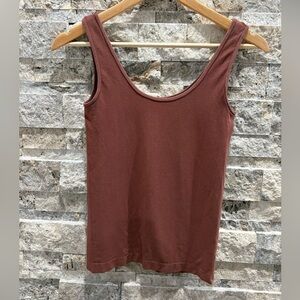 C’est moi brown sleeveless tank top size M
See measurements